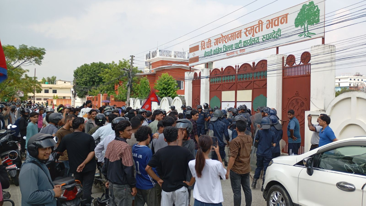 कांग्रेस जिल्ला पार्टी कार्यालय रुपन्देहीमा तोडफोड