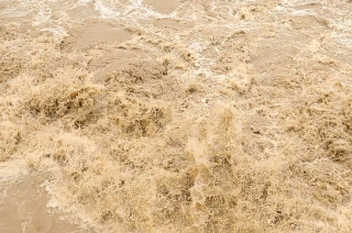 तिनाउ नदीमा बाढी बढ्दै गएपछि शतर्क रहन आग्रह