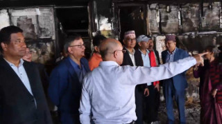 जेन जी आन्दोलनबाट क्षतिग्रस्त काँग्रेस पार्टी कार्यालयमा पुगे एमाले नेताहरु