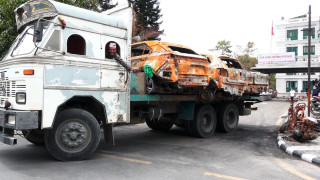 आगजनी भएका सवारीसाधनहरुको व्यवस्थापन शुरु