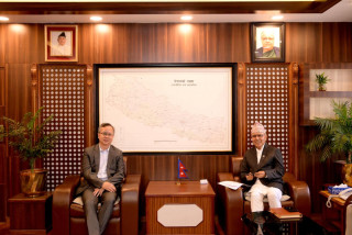 अर्थमन्त्री खनालसँग भारत र चीनका राजदूतहरुको शिष्टाचार भेट