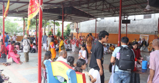 वृन्दावनबाट फर्किएका तीर्थयात्रीहरु भैरहवामा