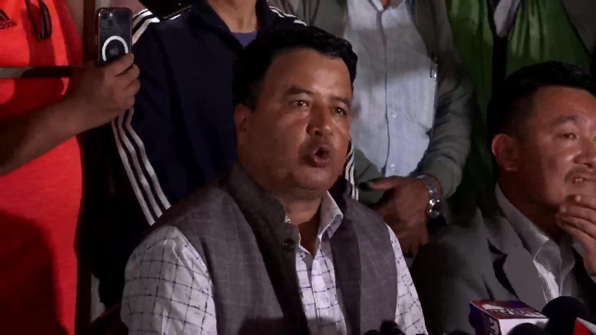 सरकारलाई महेश बस्नेतको चुनौति : मलाई पक्राउ गरेर देखाउनुस्