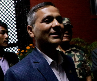 गिरिबन्धु फाइल खोल्न गृहमन्त्री अर्यालद्वारा उजुरी आह्वान