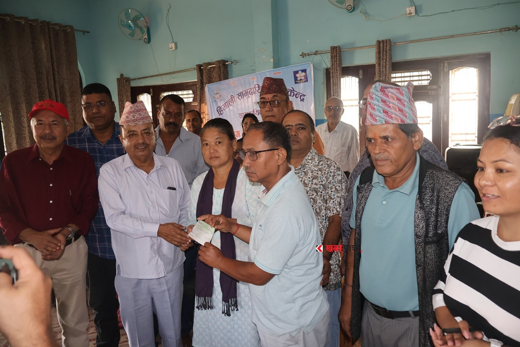 हिमाली सामुदायिकद्वारा सिद्धार्थ बालगृहलाई सहयोग हस्तान्तरण