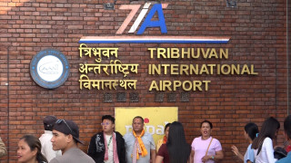 तिहारको मुखमा विदेशिने युवा भन्छन् : अन्तरिम सरकारले देशमा रोजगारी सिर्जना गरोस्