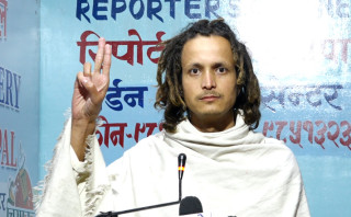 संगीत बमको १० सेकेण्डको अनौठो पत्रकार सम्मेलन