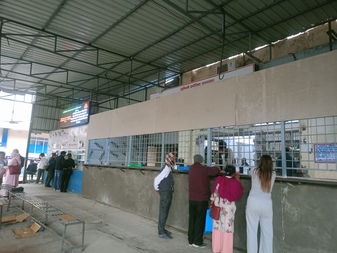 लुम्बिनी प्रादेशिक अस्पतालमा स्वास्थ्य बीमातर्फ फार्मेसी काउण्टर विस्तार