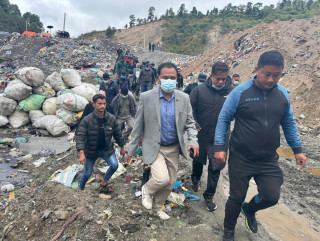 शहरी विकासमन्त्री घिसिङको बञ्चरेडाँडा अनुगमन