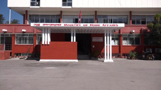 सरकार र दुर्गा प्रसाईंको समूहबीच गृह मन्त्रालयमा छलफल शुरु