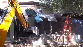 स्काउटको जग्गामा बनाइएका संरचनामाथि महानगरको डोजर