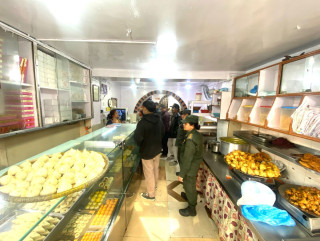 पद्मकन्या कलेजको क्यान्टिनमा महानगरको छापा