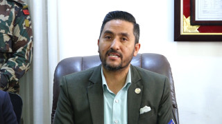 दिवंगत पत्रकार रजककी श्रीमतीलाई रोजगारी दिँदै मन्त्री खरेल