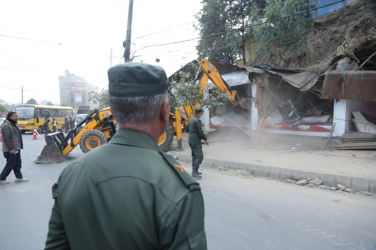 बल्खुस्थित अव्यवस्थित अस्थायी टहरा काठमाडौं महानगरले भत्कायो