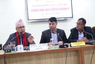 खानीहरुको उत्खनन् तथा प्राकृतिक स्रोतको व्यवस्थापन प्रदेश सरकारलाई दिनुपर्छ : अर्थमन्त्री खनाल