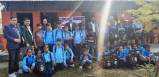 लायन्स सिद्धार्थनगर युथद्वारा शैक्षिक सामग्री वितरण