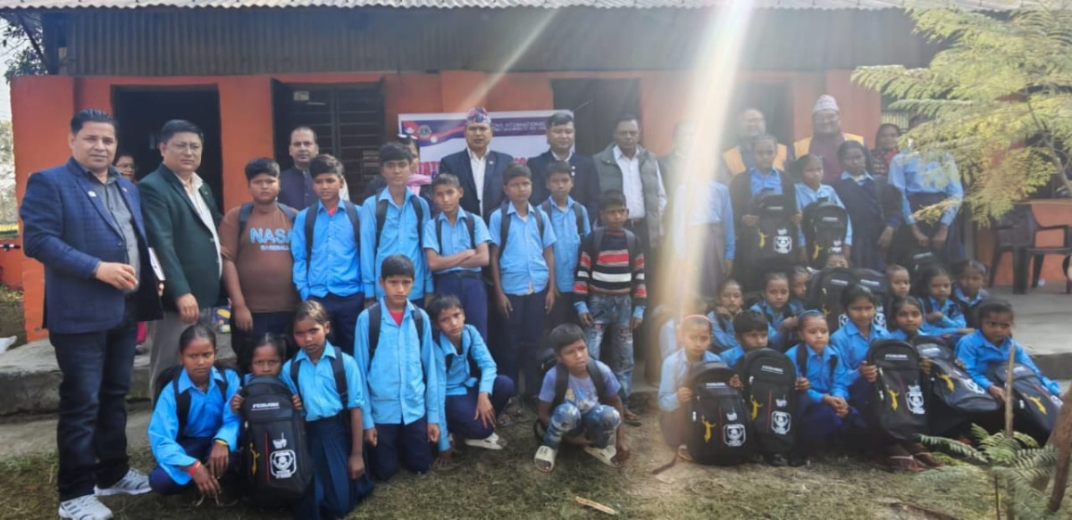 लायन्स सिद्धार्थनगर युथद्वारा शैक्षिक सामग्री वितरण