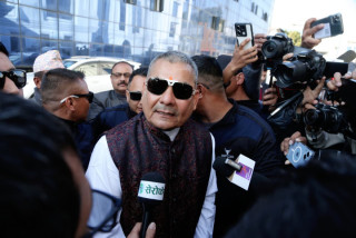 सिंहदरबारमा प्रधानमन्त्री कार्कीसँग दुर्गा प्रसाईंको भेट