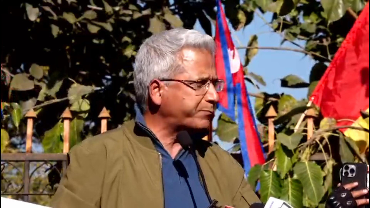 लोकतन्त्रभित्र राजतन्त्र समेटौँँ : रविन्द्र मिश्र