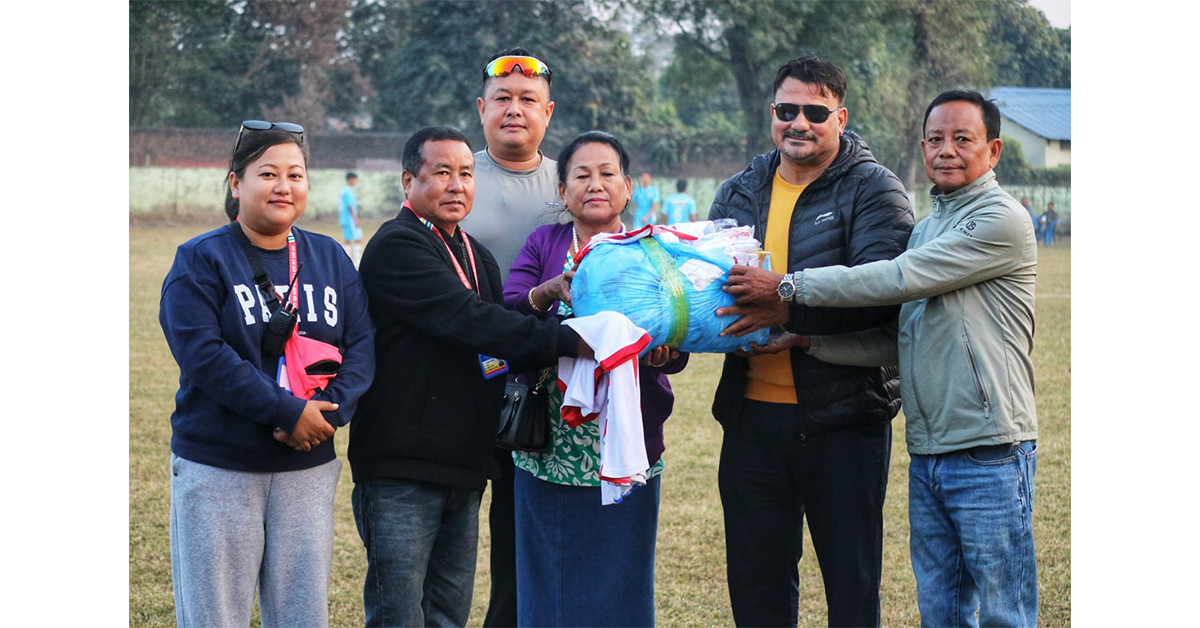 भैरव युवा क्लबलाई जर्सी हस्तान्तरण