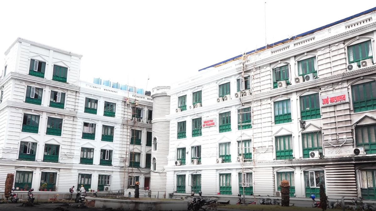 राजश्वले कुनै लक्ष्य भेटेन