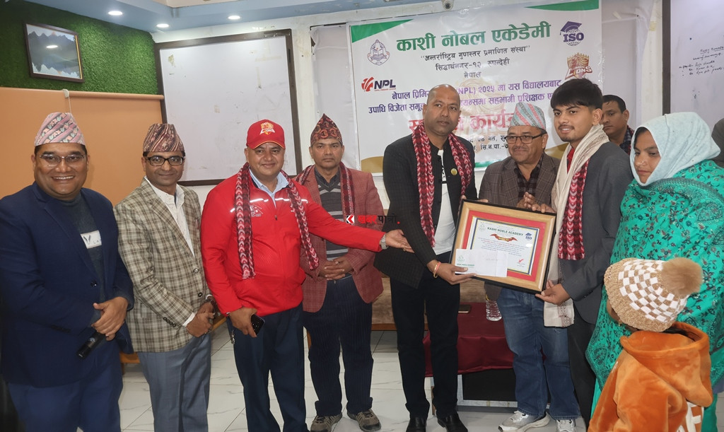 काशीद्वारा क्रिकेट प्रशिक्षक थापा र खेलाडी अलीलाई सम्मान