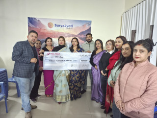 सूर्यज्योतिद्वारा घातक रोगवापतको २० लाख बीमा रकम हस्तान्तरण