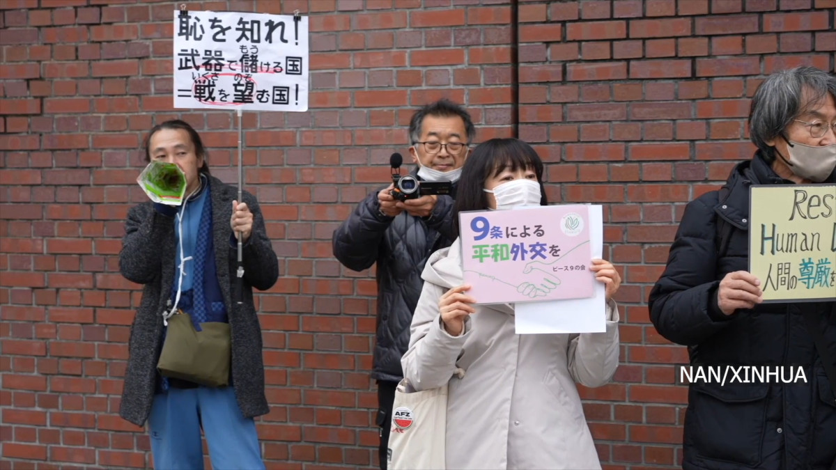 सत्ताधारी गठबन्धनको योजनाविरुद्ध जापानी प्रदर्शनकारीहरूको र्‍याली