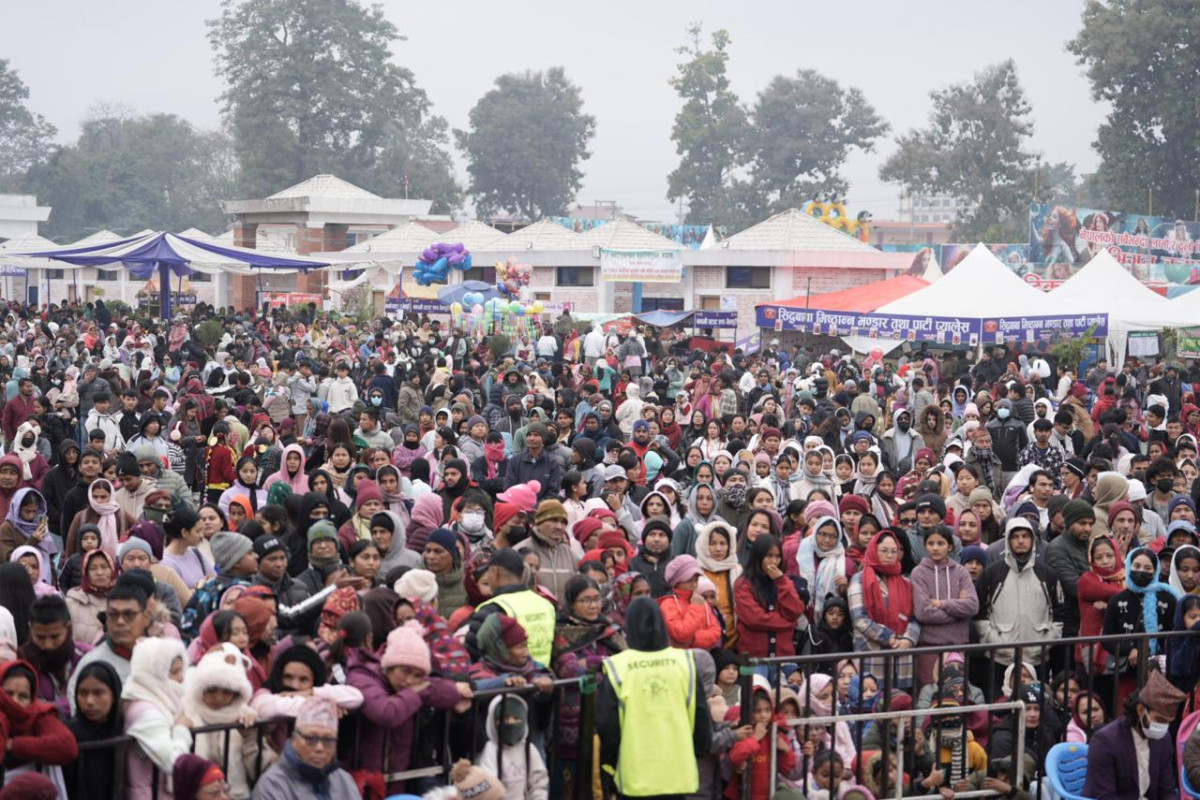 पुसे १५ को शीतलहरमा प्रदर्शनीमा थेगिनसक्नु भीड