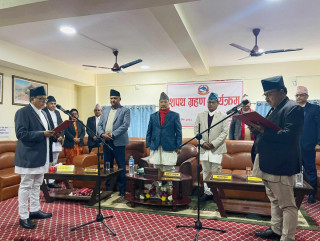 लुम्बिनी प्रदेश लोक सेवा आयोगका अध्यक्ष र सदस्यको सपथ