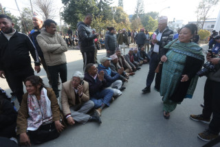 निर्वाचन आयोग अगाडी गगन काँग्रेसको धर्ना