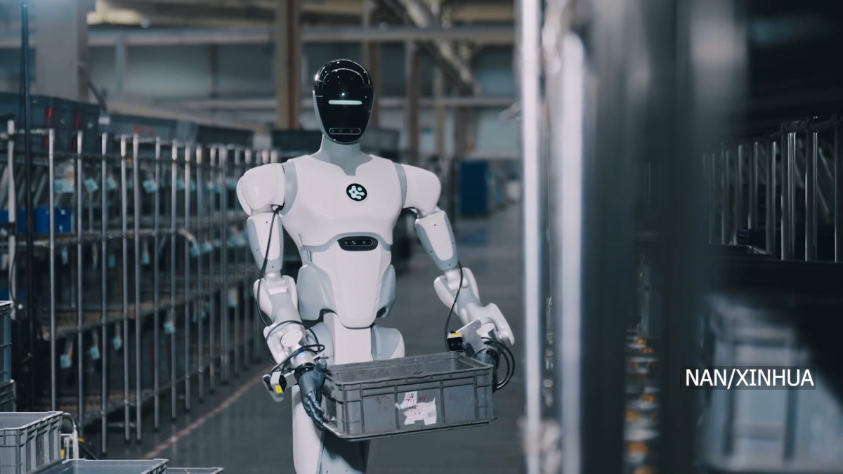 चिनियाँ अटो प्लान्टहरूमा अल्फाबोट २ रोबोटहरूको सहकार्य