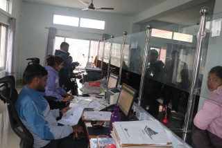 सार्वजनिक विदामा पनि सेवा प्रवाहमा भैरहवास्थित राजश्व कार्यालय