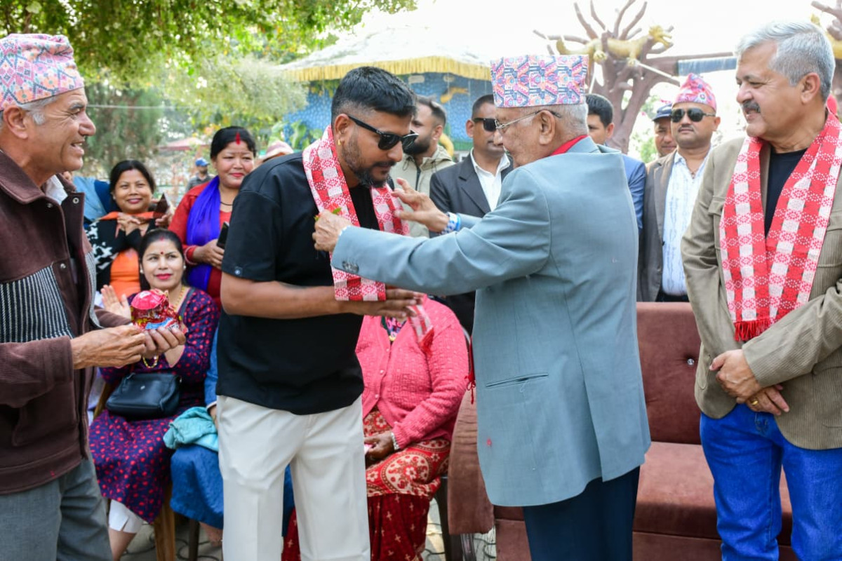 एमाले प्रवेश गर्दै खनालले भने : ‘ओलीको राष्ट्रवादी अडानमा साथ दिन्छौं’