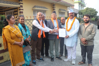 सुप्रिम सहकारीपीडितले घिमिरेसँग भने–हाम्रो बचत फिर्ताको पहल गरिदिनुहोस्