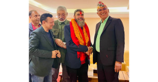 संविधान सभा सदस्य तथा नेकपा केन्द्रीय सदस्य विनोद पहाडी एमाले प्रवेश