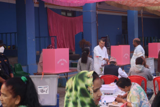 रुपन्देही–३ : राप्रपा उम्मेदवार गौरव बोहराले गरे मतदान