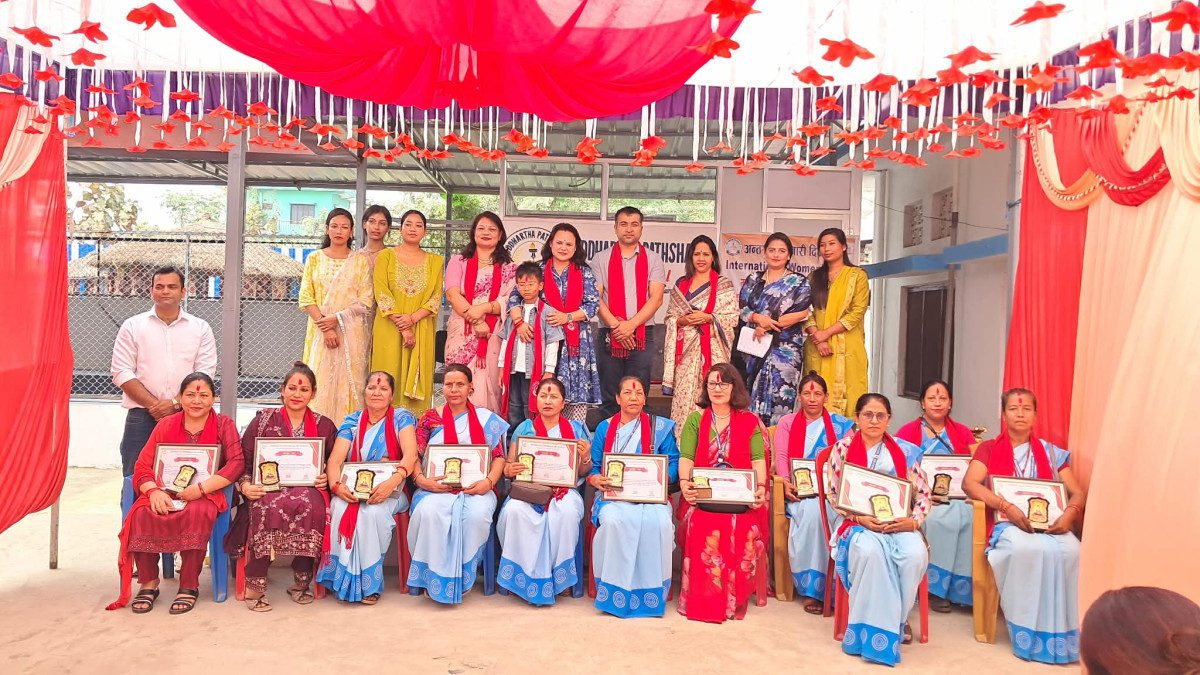 सिद्धार्थ पाठशालाद्वारा महिला स्वास्थ्य स्वयंसेविकालाई सम्मान