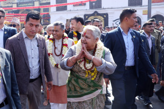 प्रधानमन्त्री कार्कीद्वारा पशुपतिनाथको पूजा आराधना
