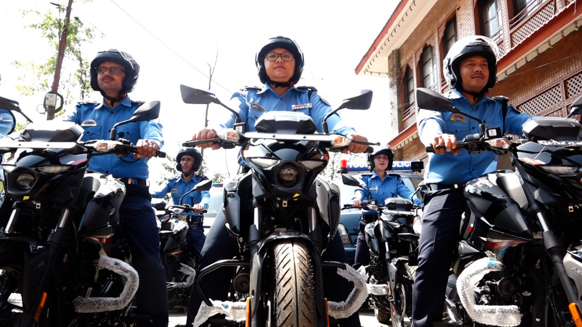 बोर्डद्वारा पर्यटक प्रहरीलाई मोटरसाइकल हस्तान्तरण