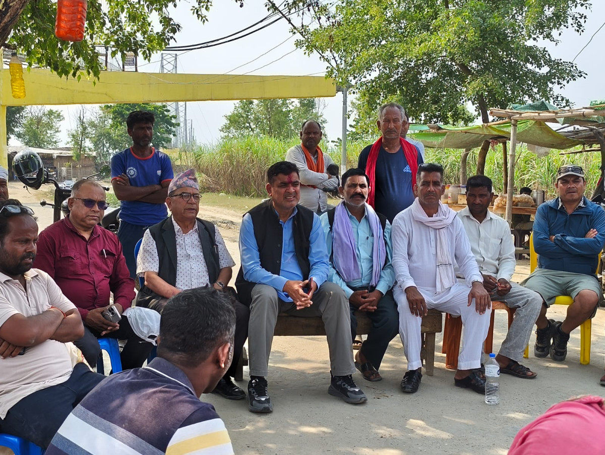 नागरिकको घरदैलोमा सांसद खनाल, बुझ्दै जनजीविकाका सवाल