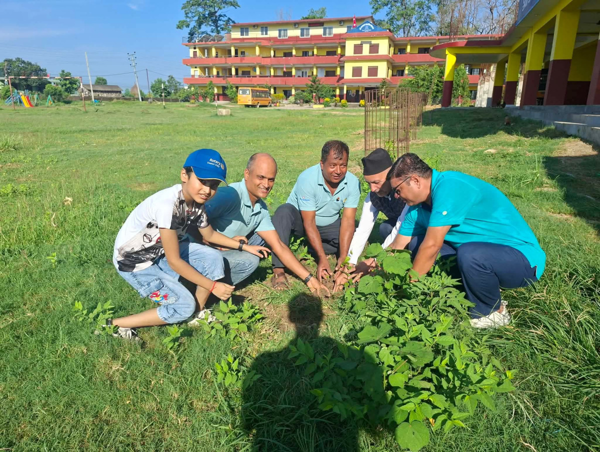 रोटरी मणिग्रामद्वारा जनभावना विद्यालयमा वृक्षारोपण