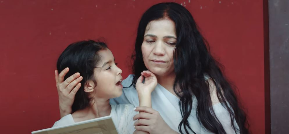 दोहोरी गाएर चर्चामा आएकी आयुसा गौतमले गाएको पहिलो तीज गीतले सबैलाई रूहायो(भिडियो)