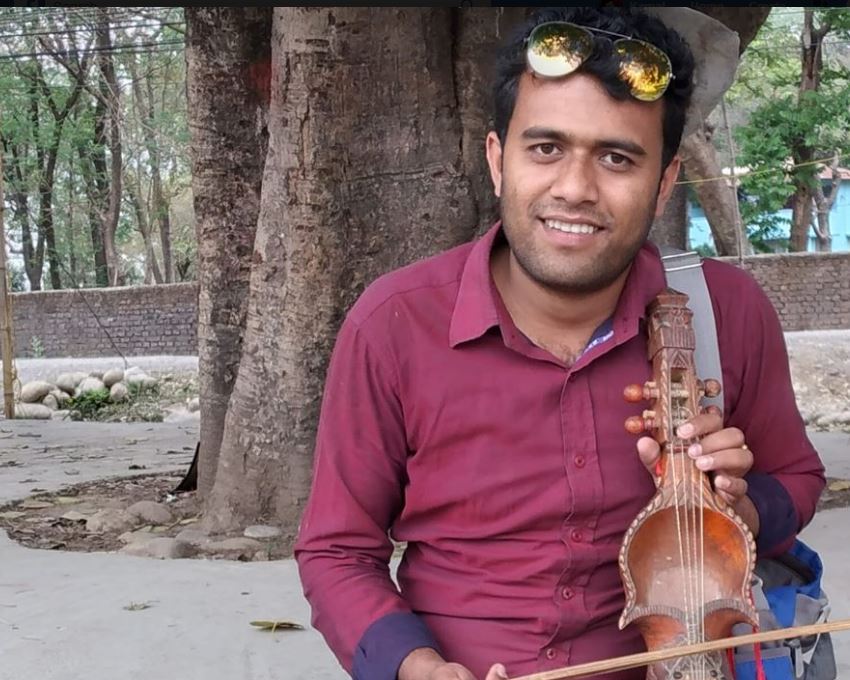 लोक दोहोरी गायक दीपक परियारको घरमै झु*ण्डिएर आत्मह*त्या