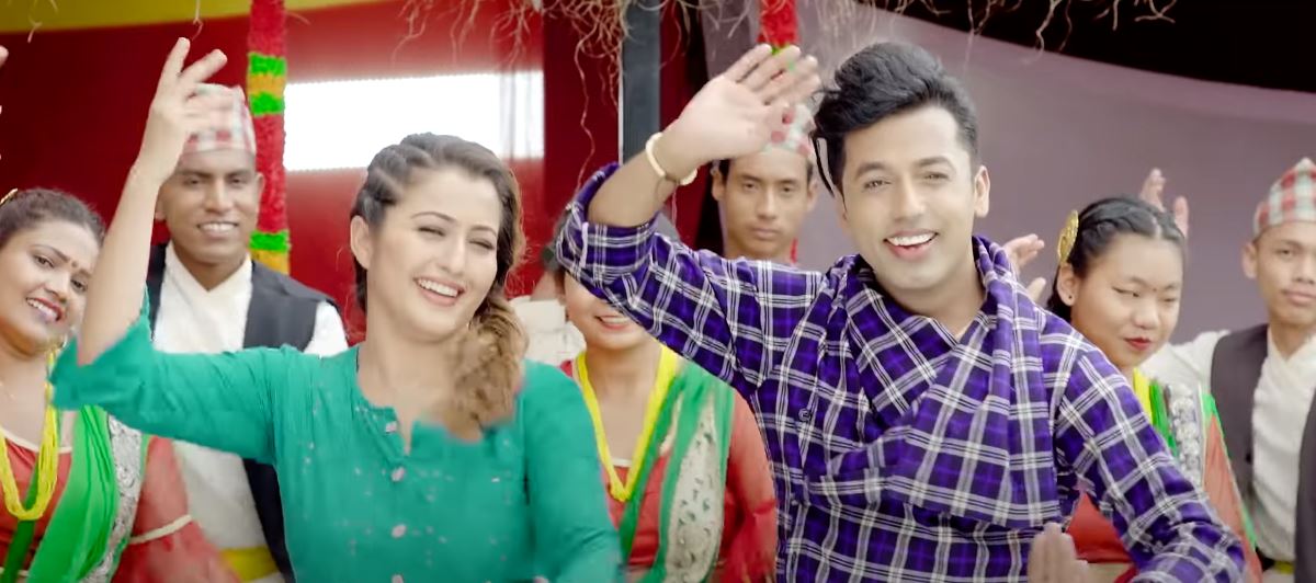 खुमन अधिकारीले तीजको गीतमा अन्जली अधिकारी संग छमछम नाचेपछि  (भिडियो सहित)