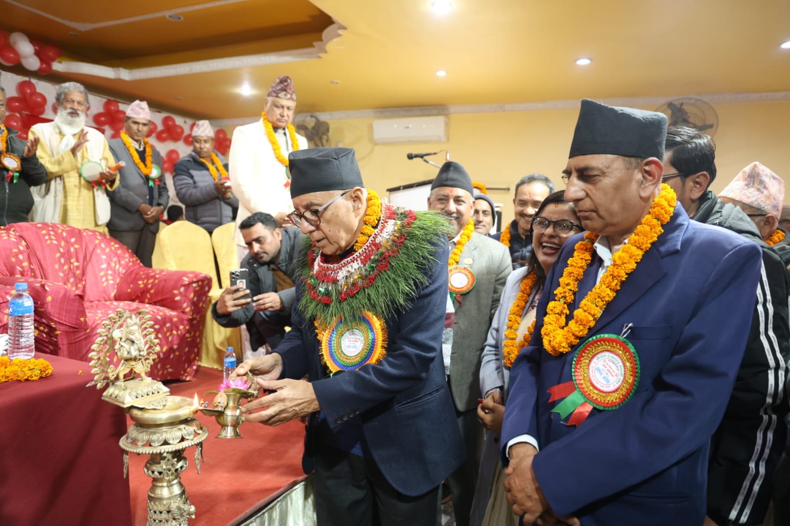 नेपाली कांग्रेसलाई युग सुहाउँदो बनाउँछुः डा.शेखर कोइराला ।