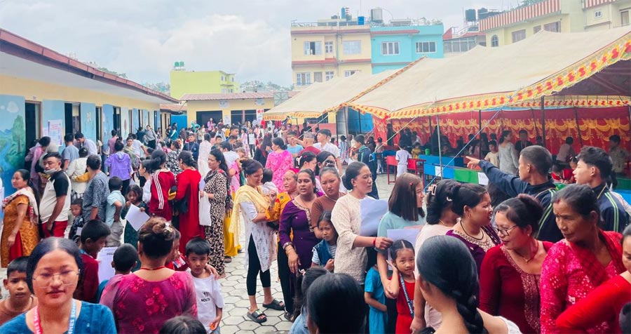 केएमसीको स्वास्थ्य टोली काठमाडौँको दक्षिणढोकामा, सात सयको निःशुल्क परीक्षण