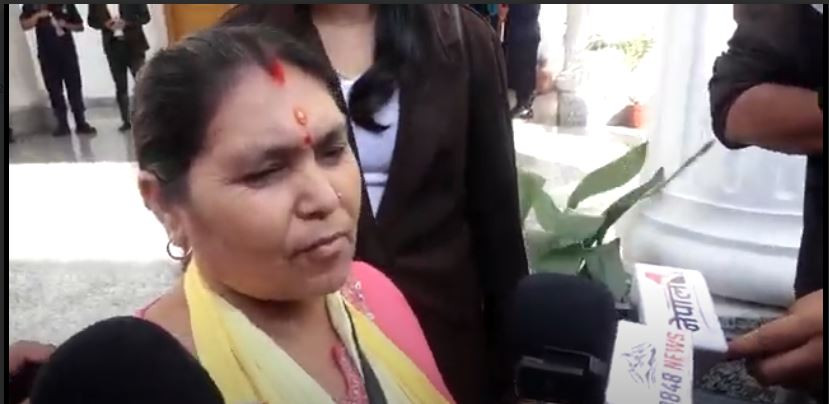 बिपिन जोशीका आमा र बहिनीले प्रधानमन्त्री कार्कीसँग गर‍े भेट, रिहाईका लागि पहलको आग्रह