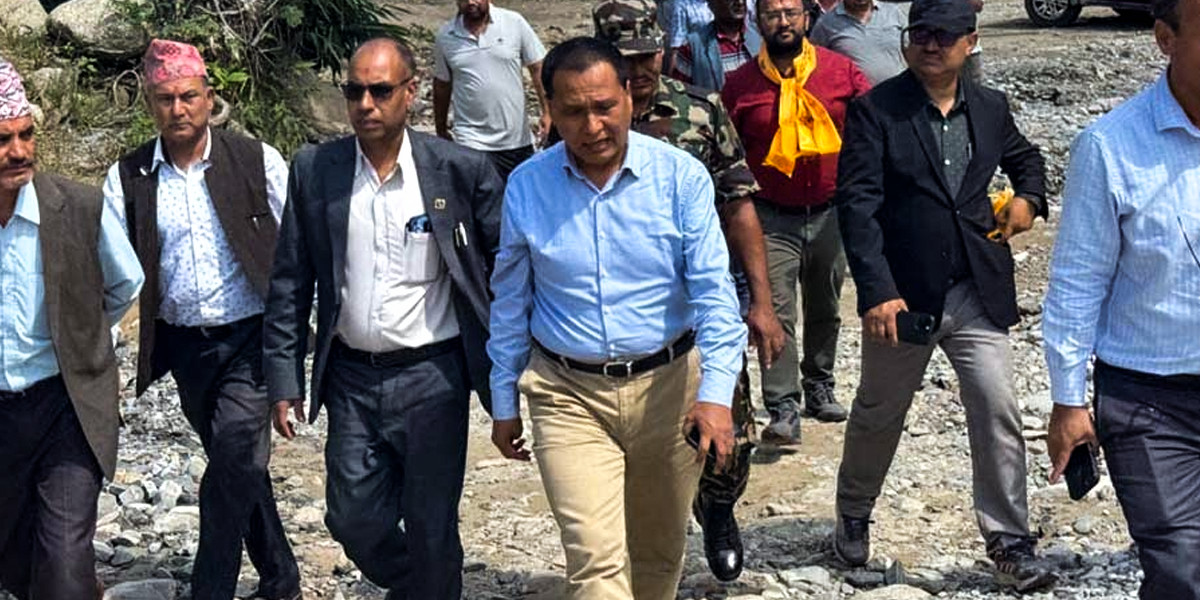 मन्त्री घिसिङको बीपी राजमार्ग निरीक्षण : पुनर्निर्माण कार्य तीव्र बनाउने प्रतिबद्धता