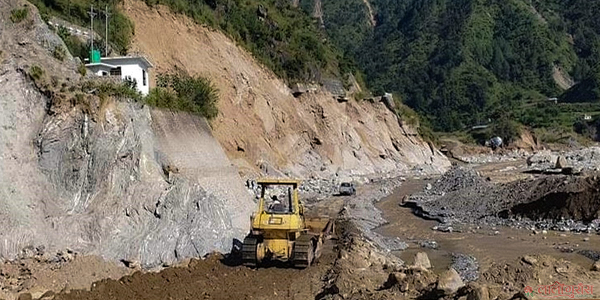 रोशी खोलाले बगाएको बीपी राजमार्गको डाइभर्सन पुनः निर्माण सुरु